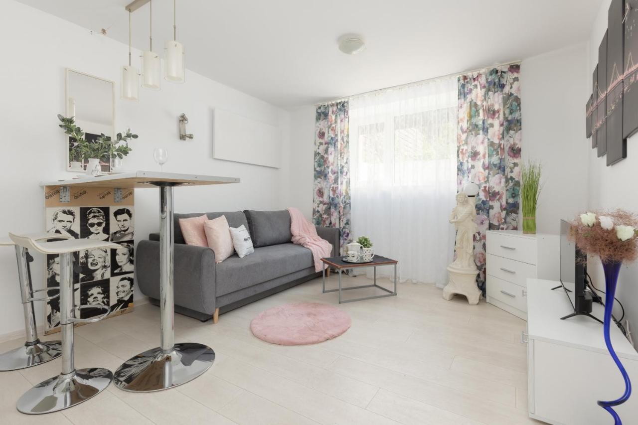 Appartement Affordable Underground Near Pge Narodowy By Renters Warschau